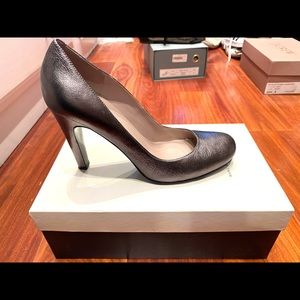 Size 38 1/2 Marc Jacobs Heel in Silver